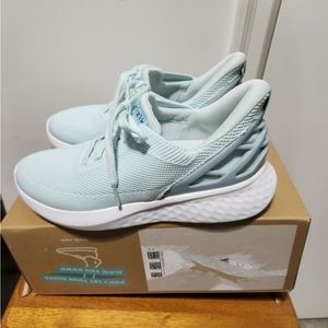 Brand new with box 7.5 women’s Kizik shoes